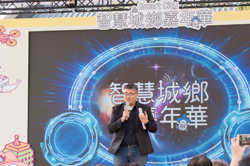 數位部李懷仁次長蒞臨智慧城鄉嘉年華成果展致詞